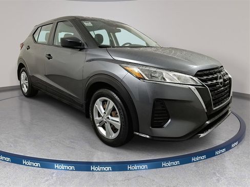 Used 2022 Nissan Kicks S image 4