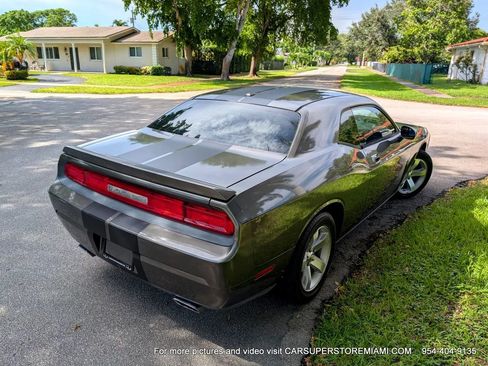 Used 2009 Dodge Challenger R/T image 18