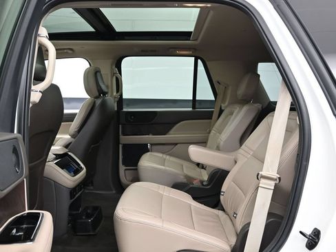 Used 2024 Lincoln Navigator Premiere AWD/4WD image 20