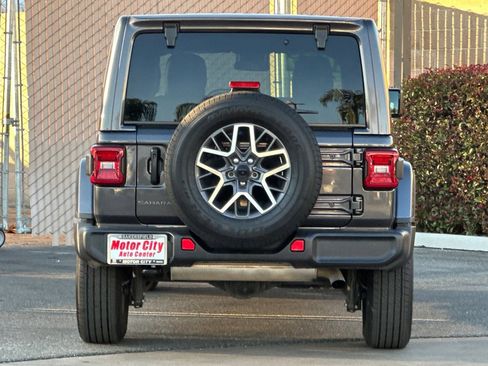 Used 2025 Jeep Wrangler Sahara image 5
