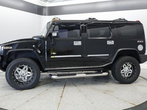 Used 2004 HUMMER H2 w/ Preferred Equipment Group AWD/4WD image 2