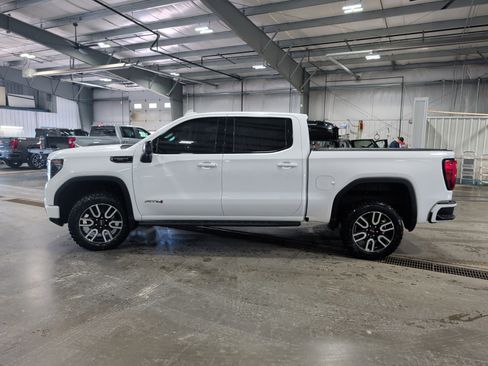Used 2023 GMC Sierra 1500 AT4 w/ AT4 Premium Package AWD/4WD image 5