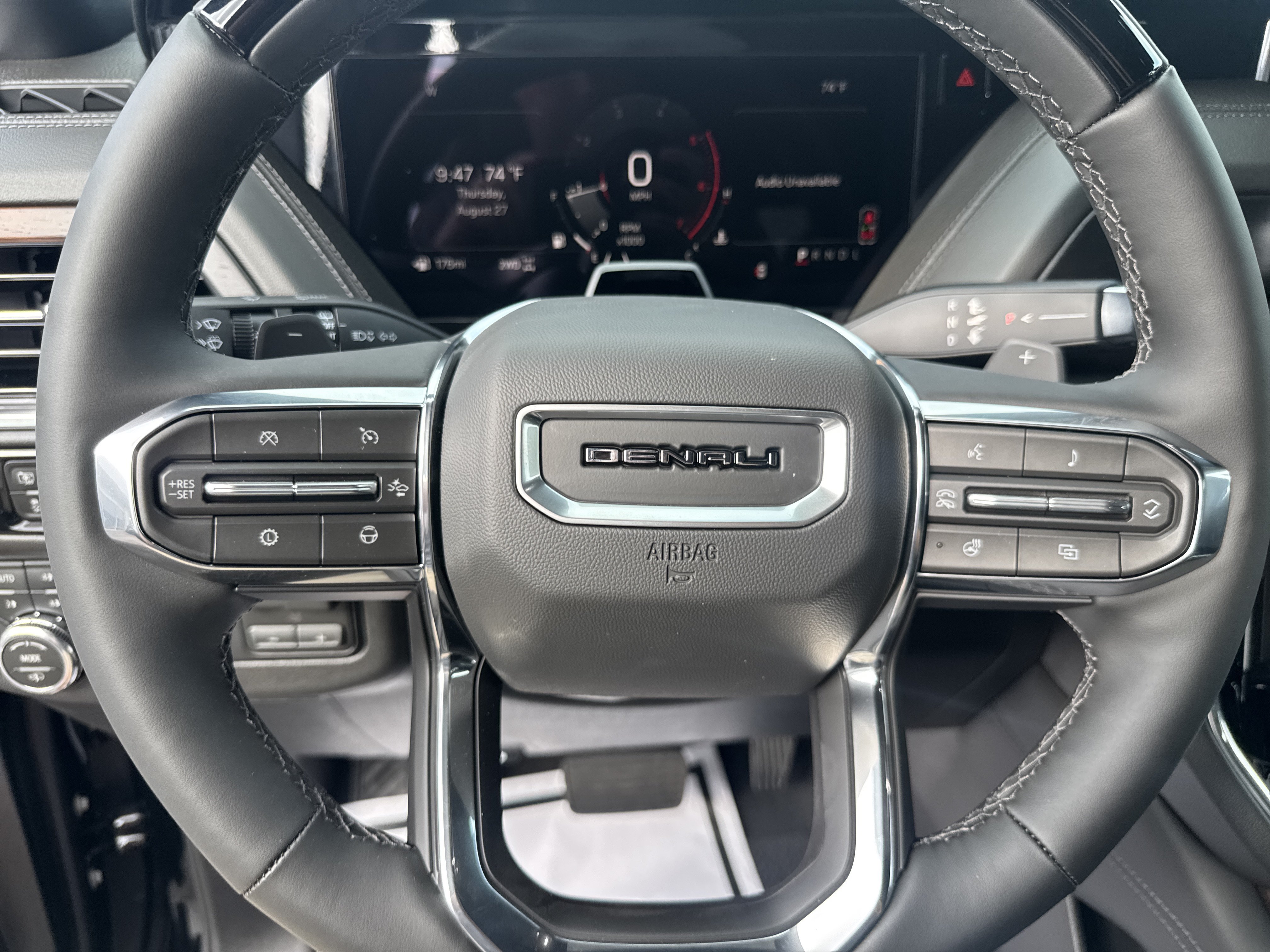 New 2026 GMC Yukon Denali w/ Denali Reserve Package AWD/4WD image 18