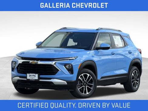 Used 2024 Chevrolet TrailBlazer LT w/ Driver Confidence Package AWD/4WD image 2