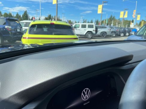 Used 2025 Volkswagen Atlas Cross Sport SE image 34
