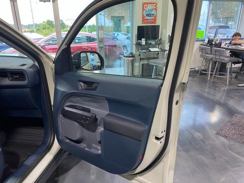Used 2025 Ford Maverick XL w/ Equipment Group 102A AWD/4WD image 22