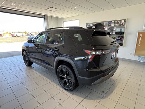 Used 2025 Chevrolet Equinox LT w/ Safety and Technology Package image 3
