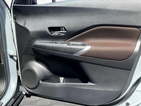 Used 2022 Nissan Kicks SR w/ Interior Electronics Package FWD image 28