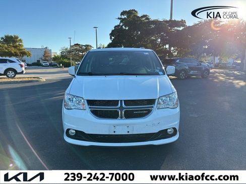 Used 2017 Dodge Grand Caravan SXT image 9