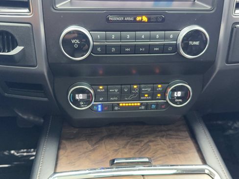 Used 2019 Ford Expedition Platinum RWD image 30