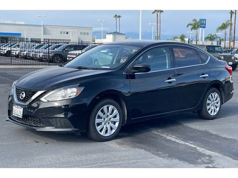 Used 2017 Nissan Sentra SV image 2