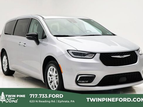 Used 2024 Chrysler Pacifica Touring-L image 1