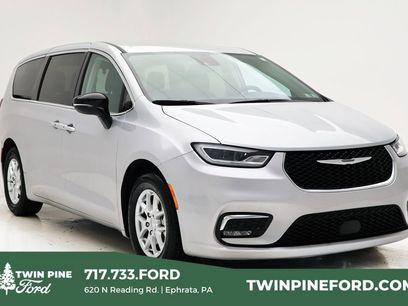 Used 2024 Chrysler Pacifica Touring-L
