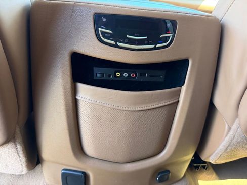 Used 2016 Cadillac Escalade ESV Platinum AWD/4WD image 26