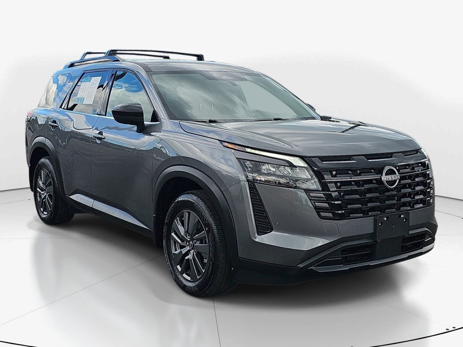 Used 2026 Nissan Pathfinder SV FWD image 2