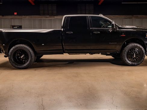 Used 2024 RAM 3500 Laramie w/ Night Edition image 11