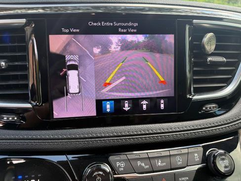 Used 2018 Chrysler Pacifica Limited FWD image 19