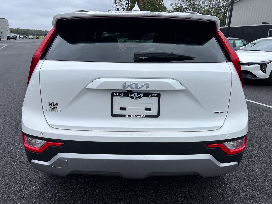 Used 2024 Kia Niro EX w/ EX Cold Weather Package FWD image 6