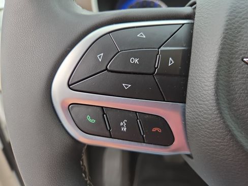 Certified 2022 Chrysler Voyager LX FWD image 28