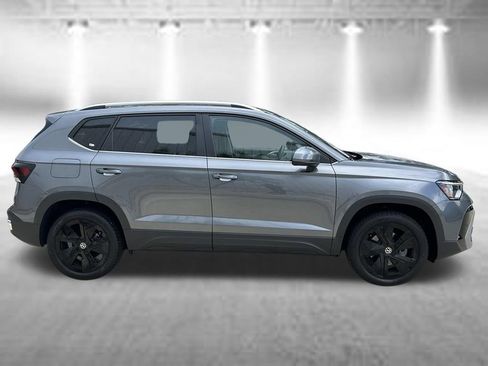 Certified 2026 Volkswagen Taos SE w/ Black Wheel Package FWD image 6