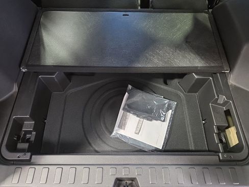 Used 2023 Chevrolet Equinox Premier image 36