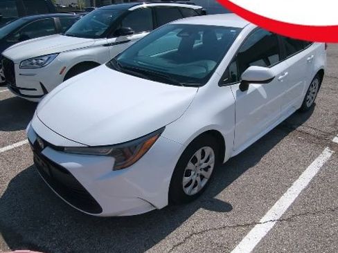 Used 2024 Toyota Corolla LE image 1