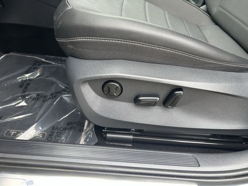 Used 2023 Volkswagen Taos SE w/ Black Wheel Package image 22