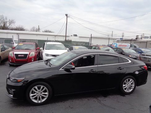 Used 2018 Chevrolet Malibu LT image 1