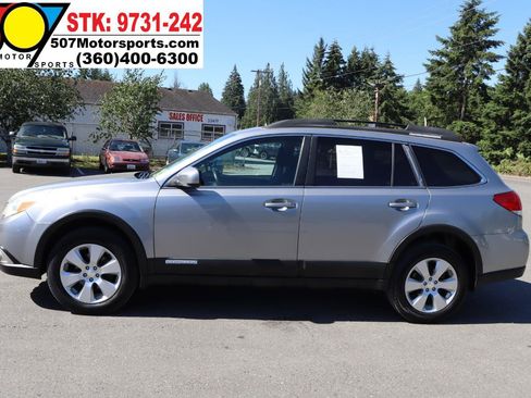 Used 2010 Subaru Outback 2.5i Premium AWD/4WD image 7