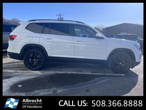 Used 2025 Volkswagen Atlas SE image 6