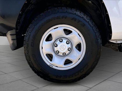 Used 2018 Toyota Tacoma SR image 10