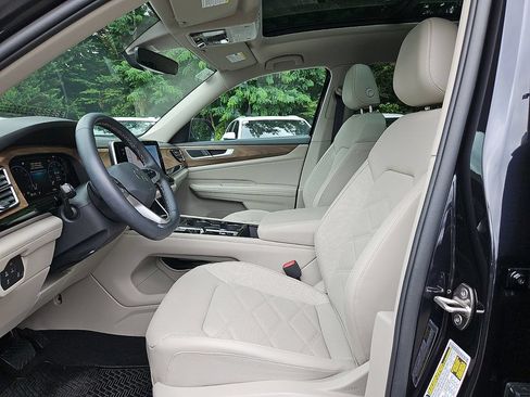 Certified 2024 Volkswagen Atlas SE w/ Panoramic Sunroof Package AWD/4WD image 15