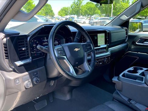 Used 2025 Chevrolet Silverado 1500 LT RWD image 17