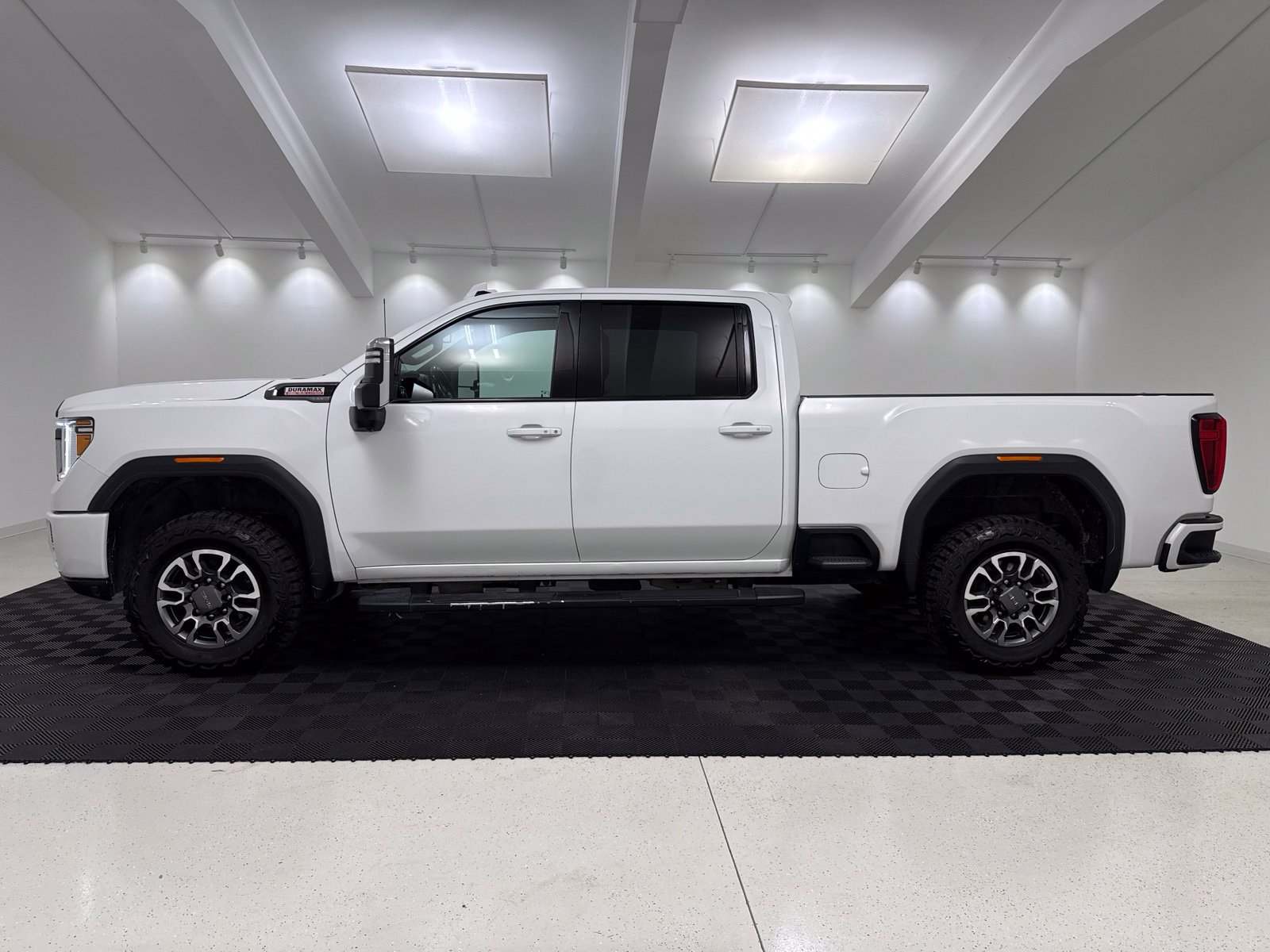 Used 2023 GMC Sierra 2500 AT4 w/ AT4 Preferred Package AWD/4WD image 4
