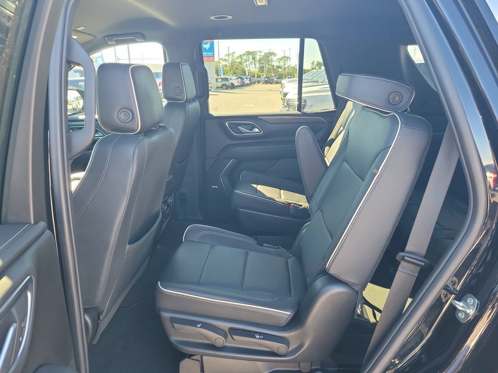 Used 2023 Chevrolet Tahoe Premier AWD/4WD image 12