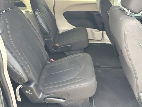 Used 2023 Chrysler Voyager LX image 14