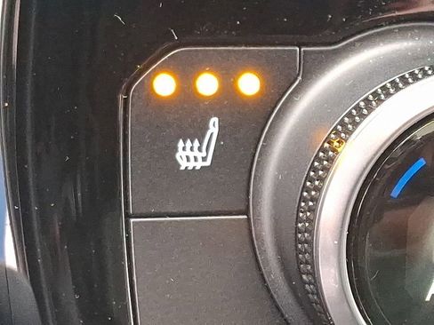 Used 2023 Toyota Highlander XLE image 32