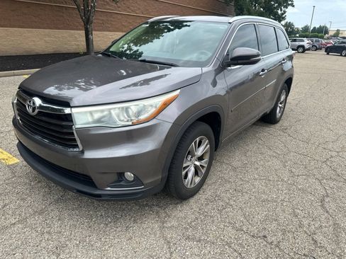 Used 2015 Toyota Highlander XLE FWD image 3