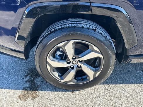 Used 2021 Toyota RAV4 SE image 43