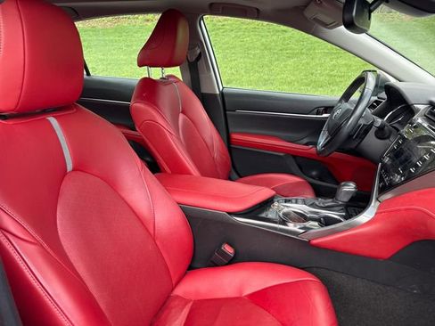 Used 2019 Toyota Camry XSE image 13