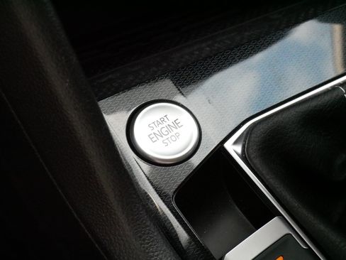 Certified 2025 Volkswagen Taos SE AWD/4WD image 28