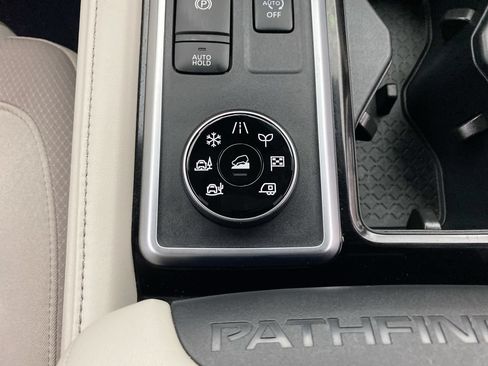 Used 2023 Nissan Pathfinder SV AWD/4WD image 19