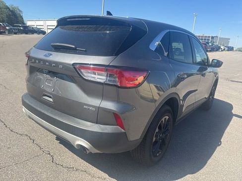 Used 2021 Ford Escape SE image 3