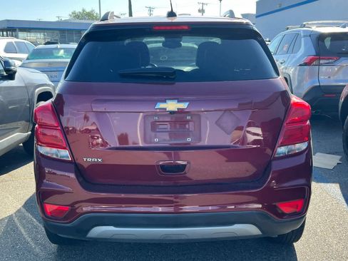 Used 2022 Chevrolet Trax LT w/ LT Convenience Package FWD image 5
