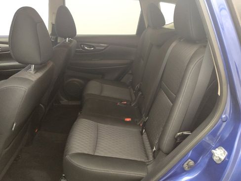 Used 2019 Nissan Rogue SV w/ Premium Package image 18