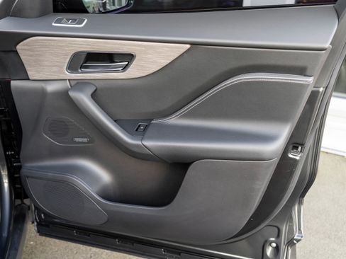 Used 2017 Jaguar F-PACE S image 31