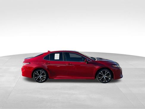 Used 2019 Toyota Camry SE image 6