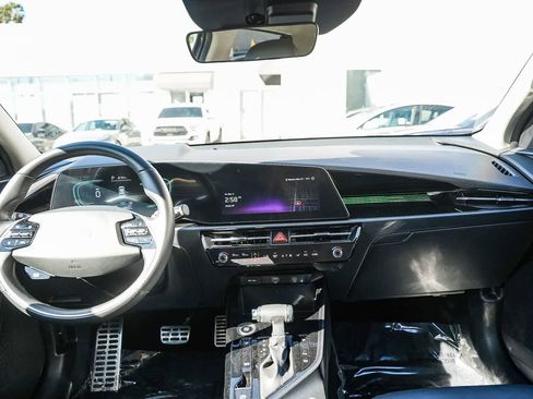 Used 2024 Kia Niro EX Touring image 12