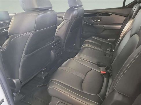 Used 2024 Honda Pilot Touring image 19