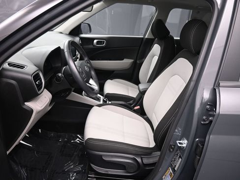 Certified 2024 Hyundai Venue SEL FWD image 19